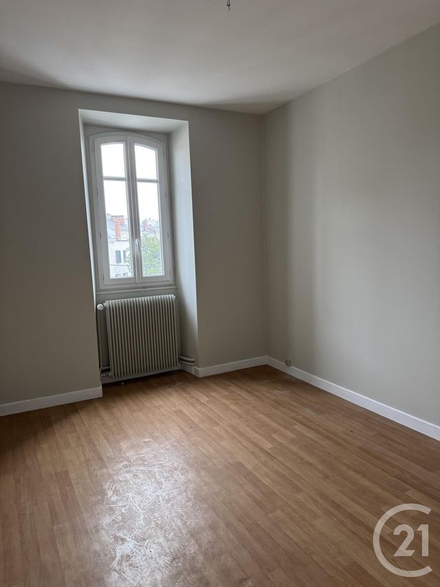 Afficher la photo en grand Appartement F3 à louer - 3 pièces - 57.3 m2 - MONTLUCON - 03 - AUVERGNE - Century 21 Pasquet Immobilier