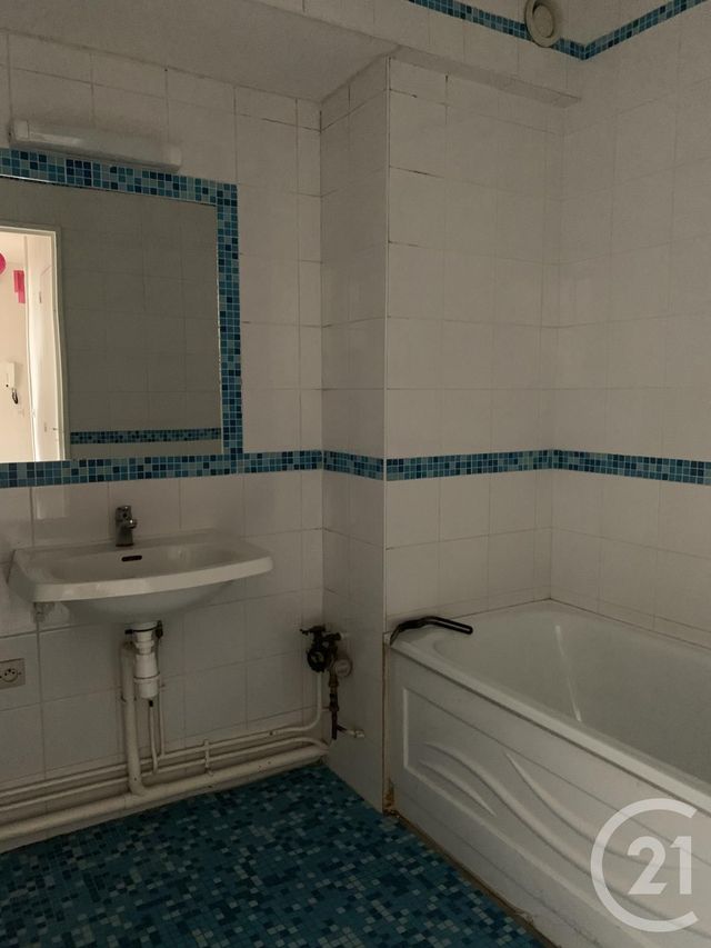 Afficher la photo en grand Appartement F2 à louer - 2 pièces - 53.06 m2 - MONTLUCON - 03 - AUVERGNE - Century 21 Pasquet Immobilier