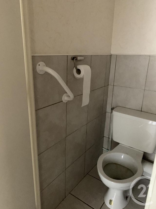 Afficher la photo en grand Appartement F2 à louer - 2 pièces - 53.06 m2 - MONTLUCON - 03 - AUVERGNE - Century 21 Pasquet Immobilier