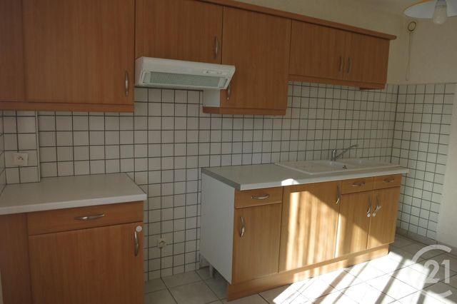 Afficher la photo en grand Appartement F2 à louer - 2 pièces - 53.06 m2 - MONTLUCON - 03 - AUVERGNE - Century 21 Pasquet Immobilier