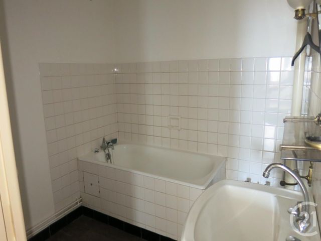 Appartement F2 à vendre - 2 pièces - 46.7 m2 - MONTLUCON - 03 - AUVERGNE - Century 21 Pasquet Immobilier