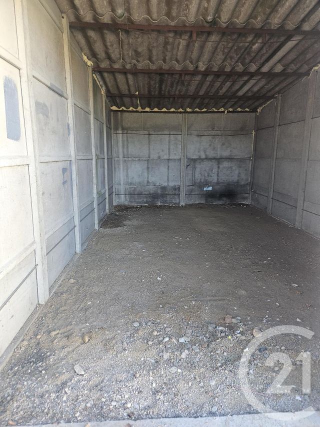 Afficher la photo en grand parking à louer - 16.5 m2 - MONTLUCON - 03 - AUVERGNE - Century 21 Pasquet Immobilier