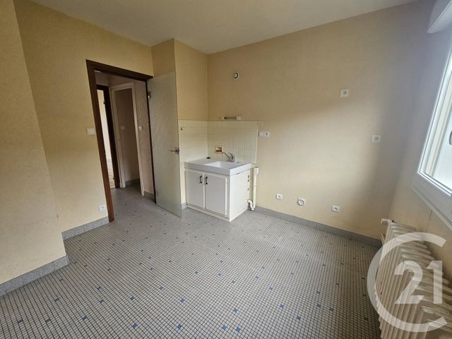Appartement F3 bis à louer - 3 pièces - 68.52 m2 - DOMERAT - 03 - AUVERGNE - Century 21 Pasquet Immobilier