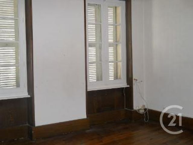 Appartement F3 à louer - 3 pièces - 72.0 m2 - MONTLUCON - 03 - AUVERGNE - Century 21 Pasquet Immobilier