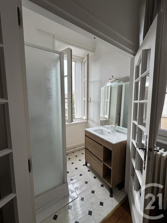 Appartement F3 à louer - 3 pièces - 72.0 m2 - MONTLUCON - 03 - AUVERGNE - Century 21 Pasquet Immobilier