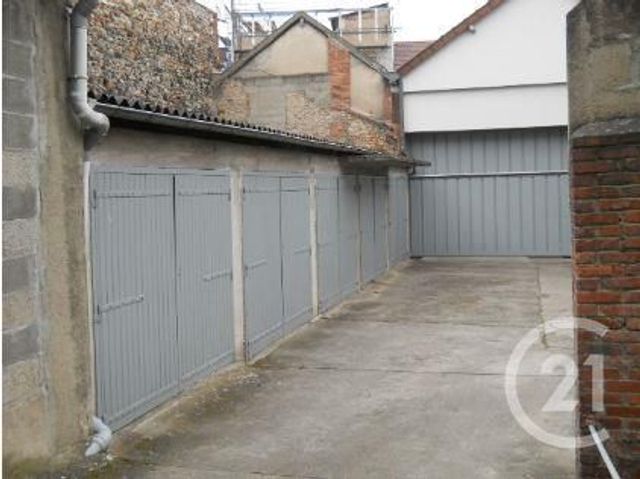 Afficher la photo en grand parking à louer - 12.0 m2 - MONTLUCON - 03 - AUVERGNE - Century 21 Pasquet Immobilier