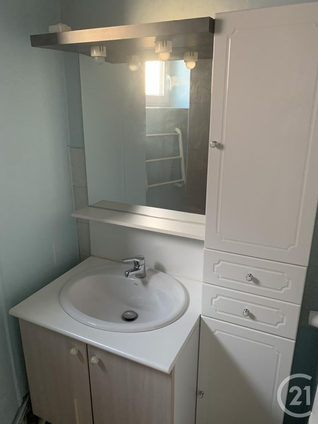 Afficher la photo en grand Appartement F3 à vendre - 3 pièces - 70.11 m2 - MONTLUCON - 03 - AUVERGNE - Century 21 Pasquet Immobilier