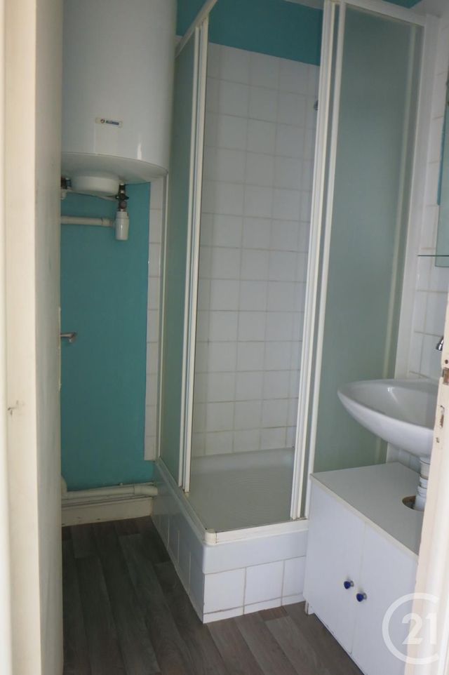 Afficher la photo en grand Appartement F3 à louer - 3 pièces - 50.37 m2 - MONTLUCON - 03 - AUVERGNE - Century 21 Pasquet Immobilier