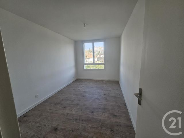 Appartement F3 à vendre - 3 pièces - 77.24 m2 - MONTLUCON - 03 - AUVERGNE - Century 21 Pasquet Immobilier