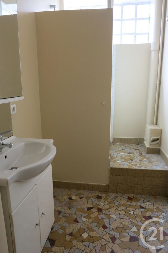 Appartement F3 à louer - 3 pièces - 60.0 m2 - MONTLUCON - 03 - AUVERGNE - Century 21 Pasquet Immobilier