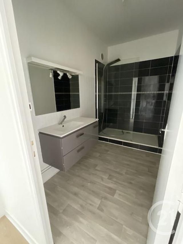 Afficher la photo en grand immeuble à vendre - 240.0 m2 - MONTLUCON - 03 - AUVERGNE - Century 21 Pasquet Immobilier