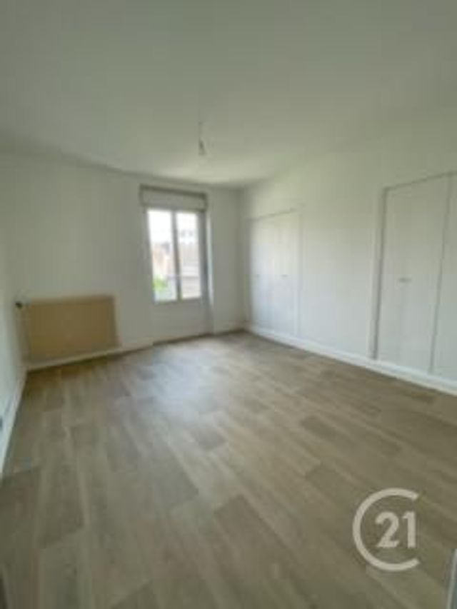 Afficher la photo en grand immeuble à vendre - 240.0 m2 - MONTLUCON - 03 - AUVERGNE - Century 21 Pasquet Immobilier