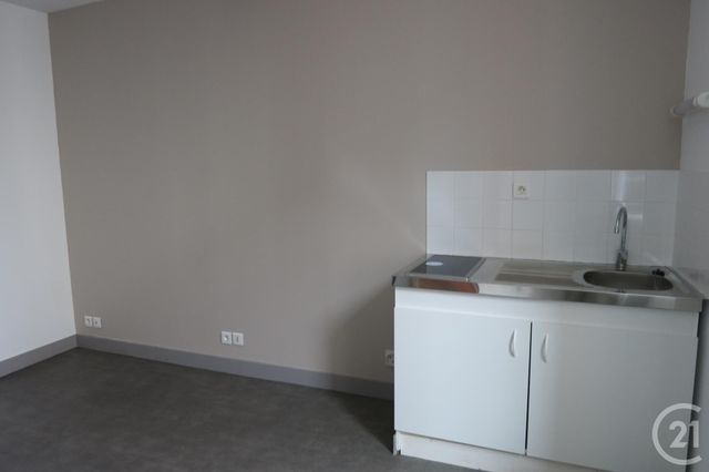 Appartement F2 à louer - 2 pièces - 32.75 m2 - MONTLUCON - 03 - AUVERGNE - Century 21 Pasquet Immobilier
