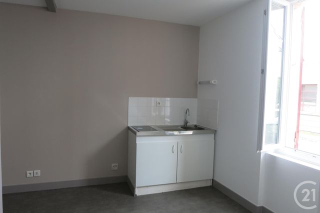 Appartement F2 à louer - 2 pièces - 32.75 m2 - MONTLUCON - 03 - AUVERGNE - Century 21 Pasquet Immobilier