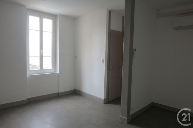 Appartement F2 à louer - 2 pièces - 32.75 m2 - MONTLUCON - 03 - AUVERGNE - Century 21 Pasquet Immobilier