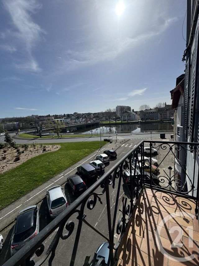 Afficher la photo en grand Appartement F2 à louer - 2 pièces - 69.11 m2 - MONTLUCON - 03 - AUVERGNE - Century 21 Pasquet Immobilier