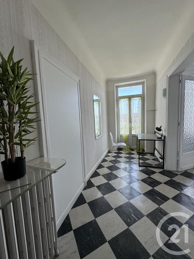 Afficher la photo en grand Appartement F2 à louer - 2 pièces - 69.11 m2 - MONTLUCON - 03 - AUVERGNE - Century 21 Pasquet Immobilier