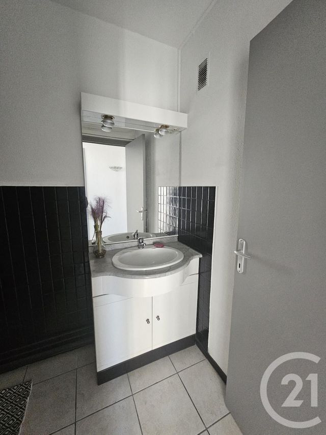 Appartement F3 à louer - 3 pièces - 55.07 m2 - MONTLUCON - 03 - AUVERGNE - Century 21 Pasquet Immobilier