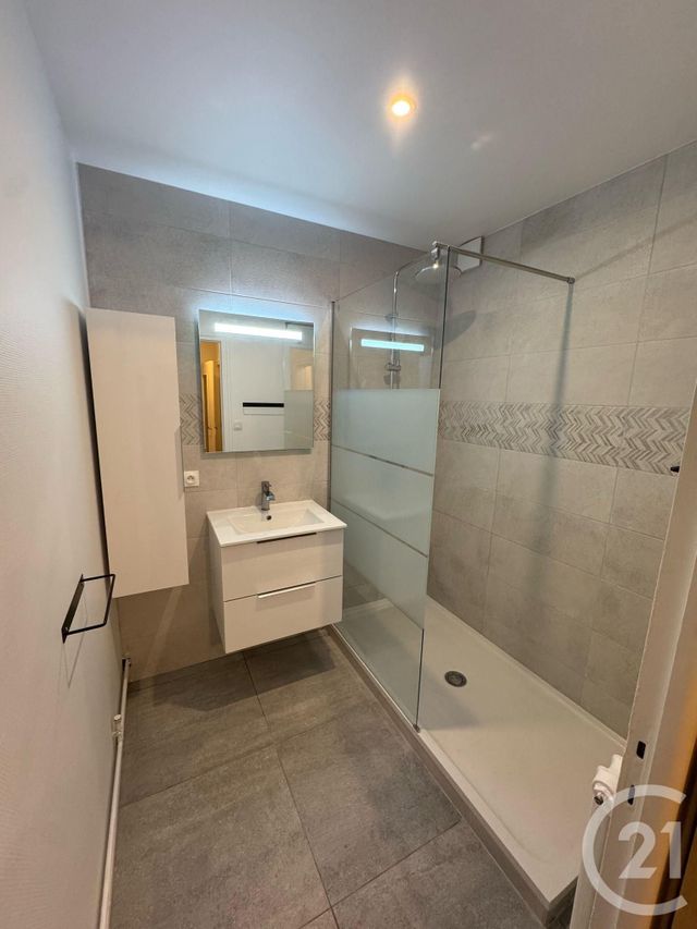 Appartement F4 à vendre - 4 pièces - 66.62 m2 - MONTLUCON - 03 - AUVERGNE - Century 21 Pasquet Immobilier