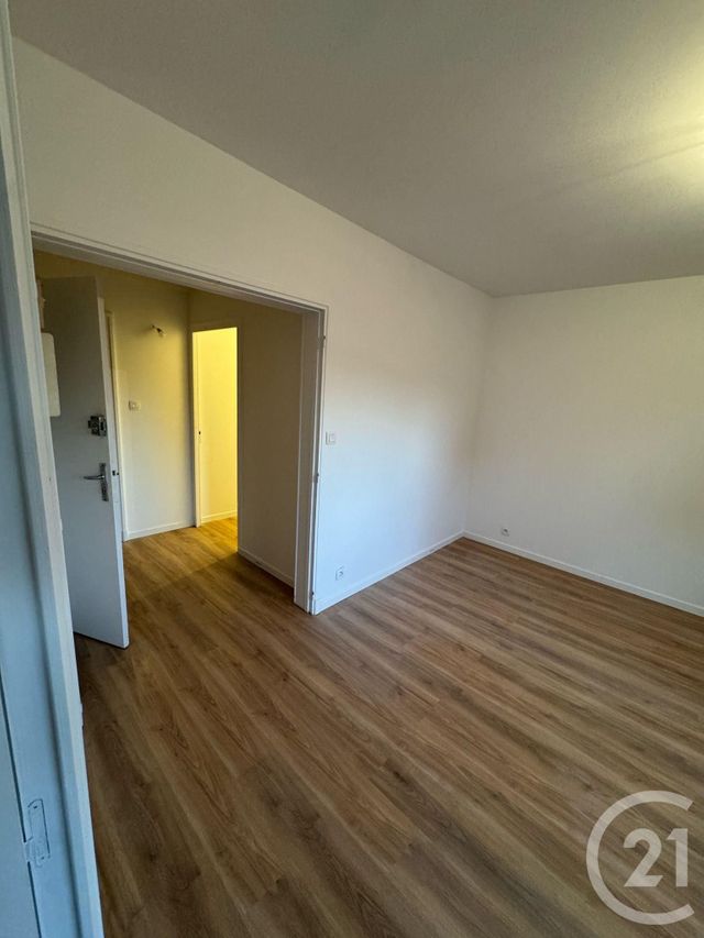 Appartement F4 à vendre - 4 pièces - 66.62 m2 - MONTLUCON - 03 - AUVERGNE - Century 21 Pasquet Immobilier