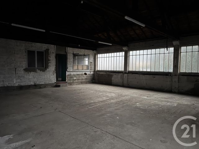 Afficher la photo en grand parking à louer - 190.0 m2 - MONTLUCON - 03 - AUVERGNE - Century 21 Pasquet Immobilier