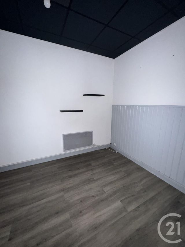 Afficher la photo en grand parking à louer - 190.0 m2 - MONTLUCON - 03 - AUVERGNE - Century 21 Pasquet Immobilier