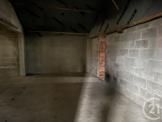 Afficher la photo en grand parking à louer - 190.0 m2 - MONTLUCON - 03 - AUVERGNE - Century 21 Pasquet Immobilier
