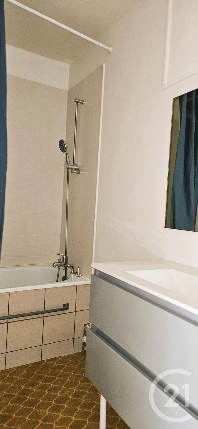 Appartement à vendre - 4 pièces - 69.0 m2 - MONTLUCON - 03 - AUVERGNE - Century 21 Pasquet Immobilier