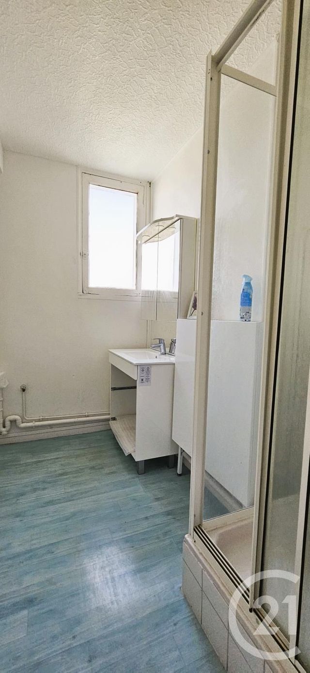 Afficher la photo en grand Appartement F4 à vendre - 4 pièces - 64.62 m2 - MONTLUCON - 03 - AUVERGNE - Century 21 Pasquet Immobilier