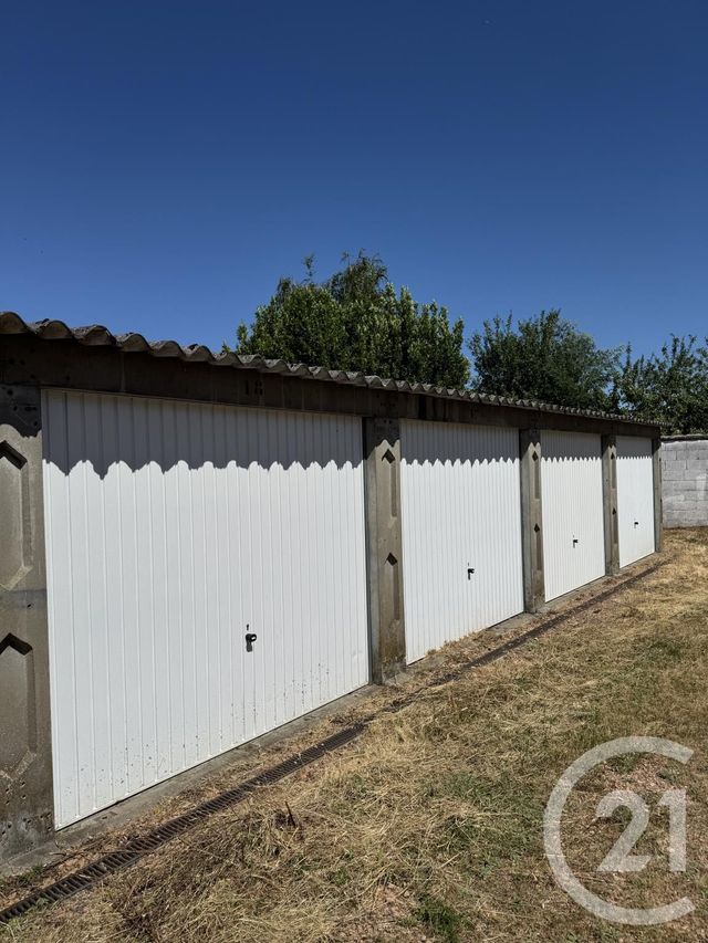 parking à louer - 13.5 m2 - MONTLUCON - 03 - AUVERGNE - Century 21 Pasquet Immobilier