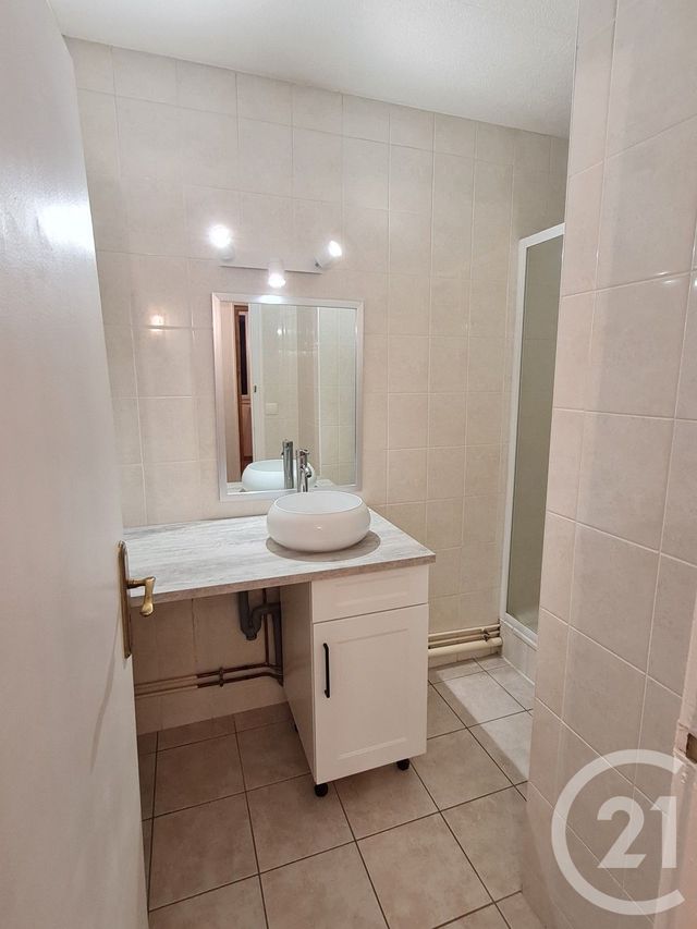 Appartement F3 à louer - 3 pièces - 55.09 m2 - MONTLUCON - 03 - AUVERGNE - Century 21 Pasquet Immobilier