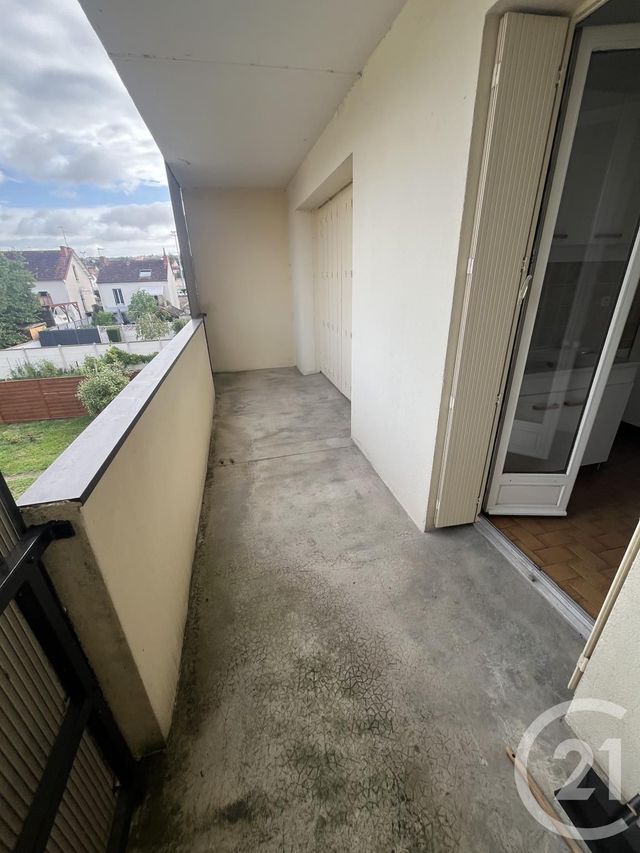 Afficher la photo en grand Appartement F3 à louer - 3 pièces - 75.0 m2 - MONTLUCON - 03 - AUVERGNE - Century 21 Pasquet Immobilier