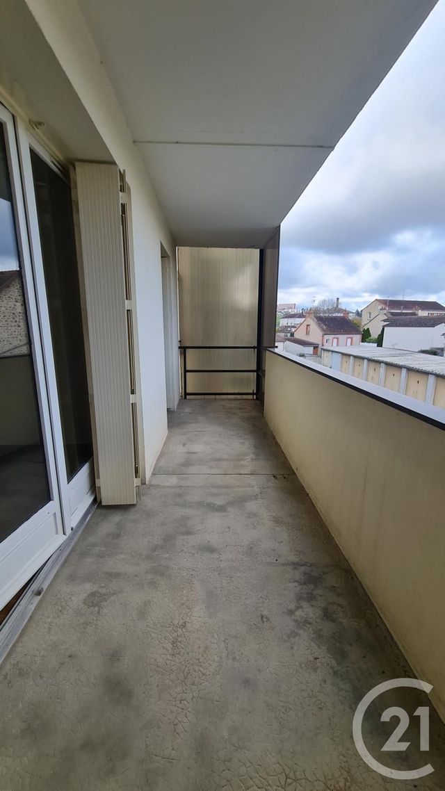 Afficher la photo en grand Appartement F3 à louer - 3 pièces - 75.0 m2 - MONTLUCON - 03 - AUVERGNE - Century 21 Pasquet Immobilier