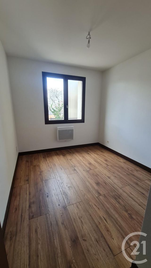 Afficher la photo en grand Appartement F3 à louer - 3 pièces - 75.0 m2 - MONTLUCON - 03 - AUVERGNE - Century 21 Pasquet Immobilier