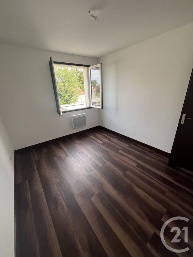 Afficher la photo en grand Appartement F3 à louer - 3 pièces - 75.0 m2 - MONTLUCON - 03 - AUVERGNE - Century 21 Pasquet Immobilier