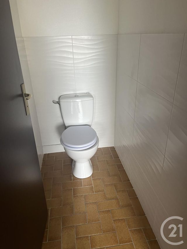 Afficher la photo en grand Appartement F3 à louer - 3 pièces - 75.0 m2 - MONTLUCON - 03 - AUVERGNE - Century 21 Pasquet Immobilier