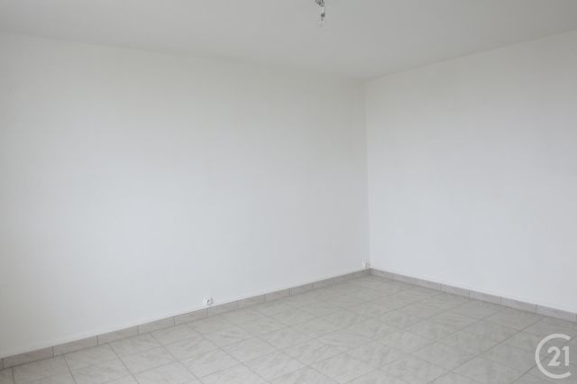 Appartement F3 à louer - 3 pièces - 55.0 m2 - MONTLUCON - 03 - AUVERGNE - Century 21 Pasquet Immobilier