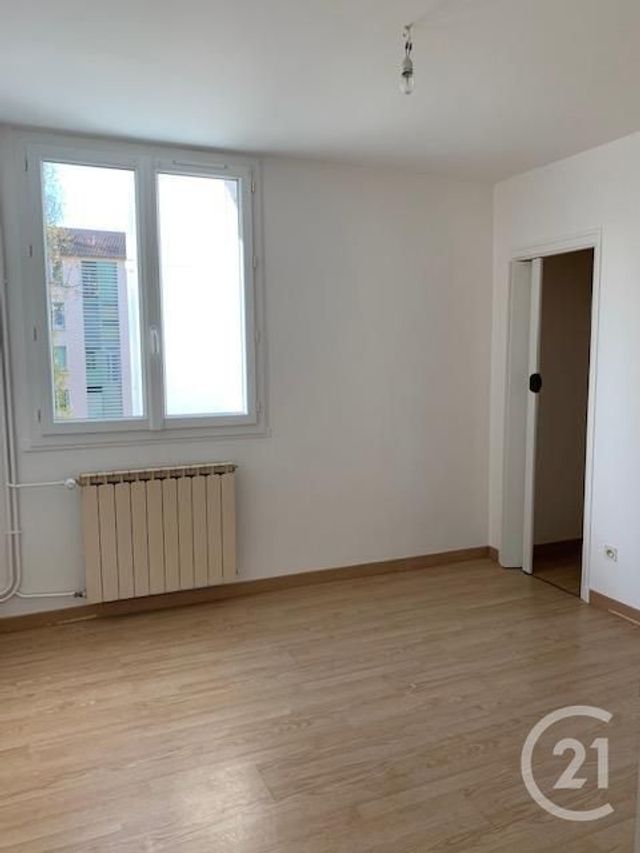 Afficher la photo en grand Appartement F3 à vendre - 3 pièces - 66.0 m2 - MONTLUCON - 03 - AUVERGNE - Century 21 Pasquet Immobilier