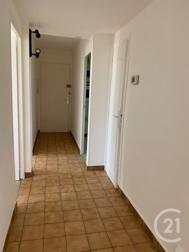 Afficher la photo en grand Appartement F3 à vendre - 3 pièces - 66.0 m2 - MONTLUCON - 03 - AUVERGNE - Century 21 Pasquet Immobilier