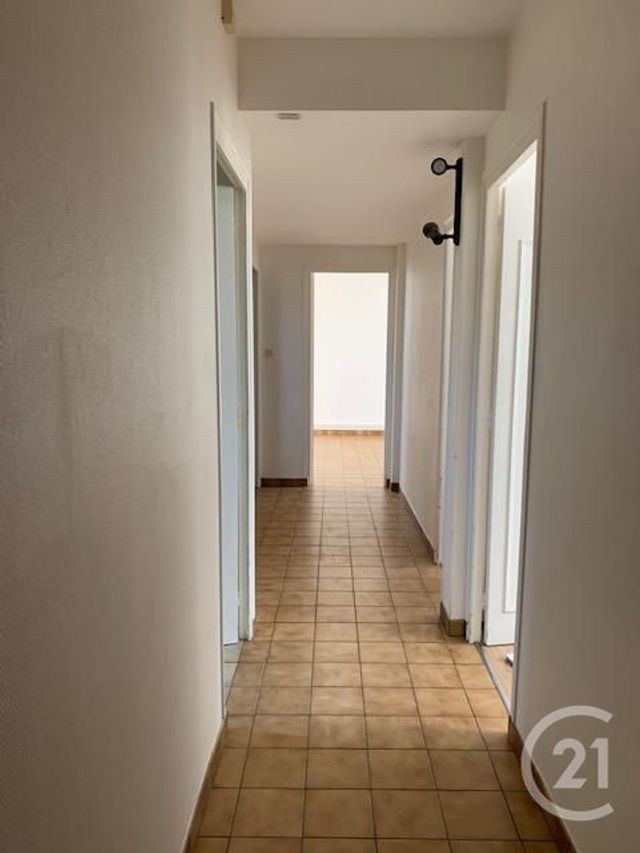 Afficher la photo en grand Appartement F3 à vendre - 3 pièces - 66.0 m2 - MONTLUCON - 03 - AUVERGNE - Century 21 Pasquet Immobilier