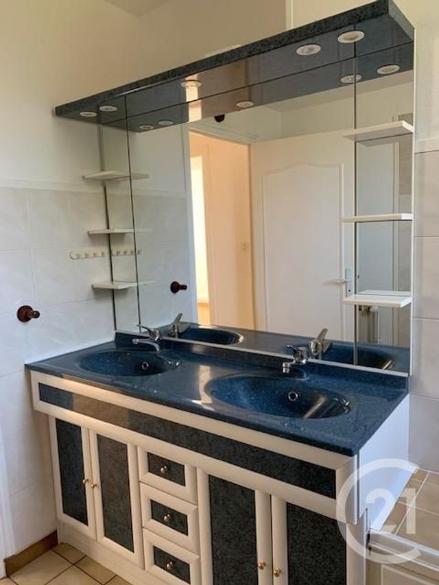 Afficher la photo en grand Appartement F3 à vendre - 3 pièces - 66.0 m2 - MONTLUCON - 03 - AUVERGNE - Century 21 Pasquet Immobilier