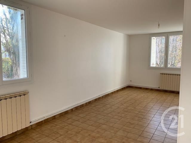 Afficher la photo en grand Appartement F3 à vendre - 3 pièces - 66.0 m2 - MONTLUCON - 03 - AUVERGNE - Century 21 Pasquet Immobilier