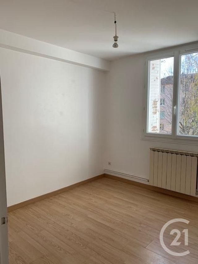 Afficher la photo en grand Appartement F3 à vendre - 3 pièces - 66.0 m2 - MONTLUCON - 03 - AUVERGNE - Century 21 Pasquet Immobilier