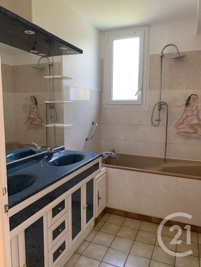 Afficher la photo en grand Appartement F3 à vendre - 3 pièces - 66.0 m2 - MONTLUCON - 03 - AUVERGNE - Century 21 Pasquet Immobilier