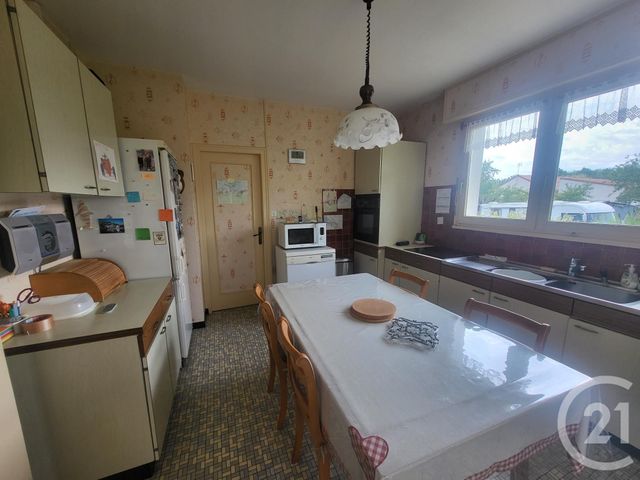 maison à vendre - 7 pièces - 172.0 m2 - DOMERAT - 03 - AUVERGNE - Century 21 Pasquet Immobilier