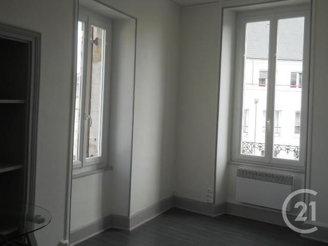 Afficher la photo en grand Appartement F2 à louer - 2 pièces - 30.5 m2 - MONTLUCON - 03 - AUVERGNE - Century 21 Pasquet Immobilier
