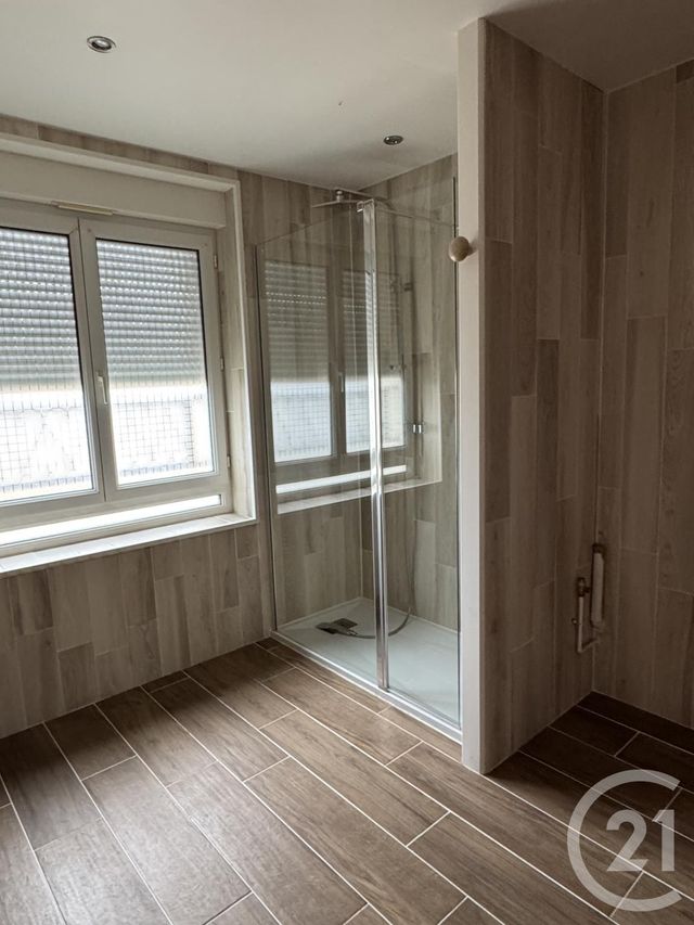 Afficher la photo en grand Appartement F5 à louer - 5 pièces - 116.2 m2 - MONTLUCON - 03 - AUVERGNE - Century 21 Pasquet Immobilier