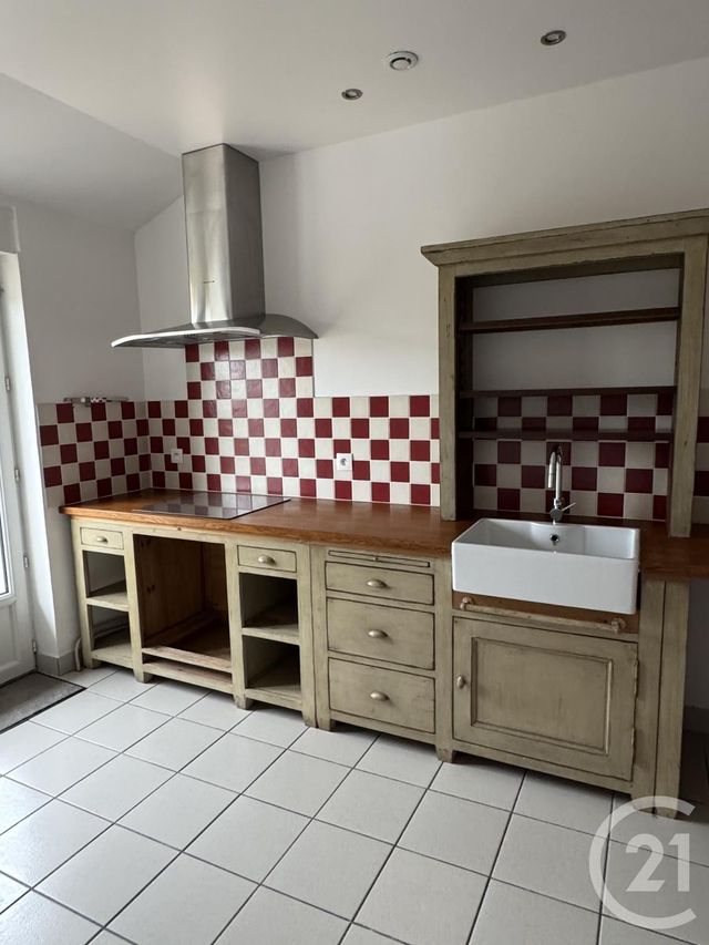 Afficher la photo en grand Appartement F5 à louer - 5 pièces - 116.2 m2 - MONTLUCON - 03 - AUVERGNE - Century 21 Pasquet Immobilier