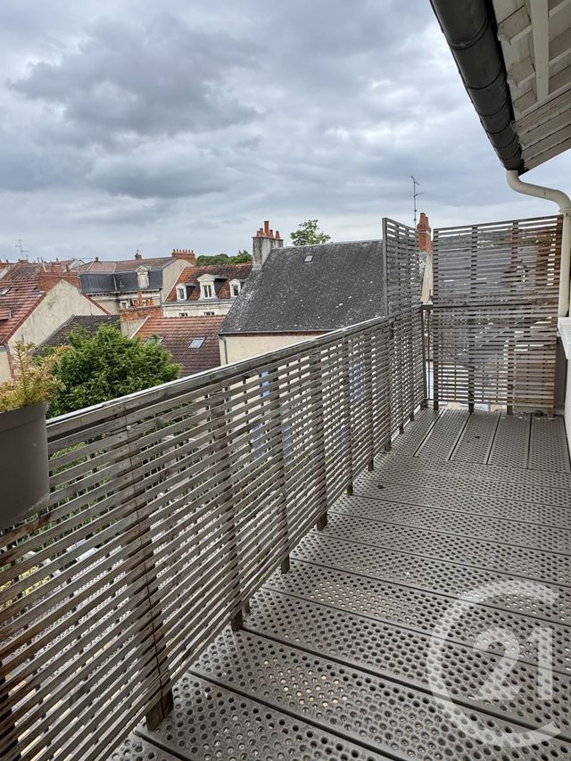 Afficher la photo en grand Appartement F5 à louer - 5 pièces - 116.2 m2 - MONTLUCON - 03 - AUVERGNE - Century 21 Pasquet Immobilier