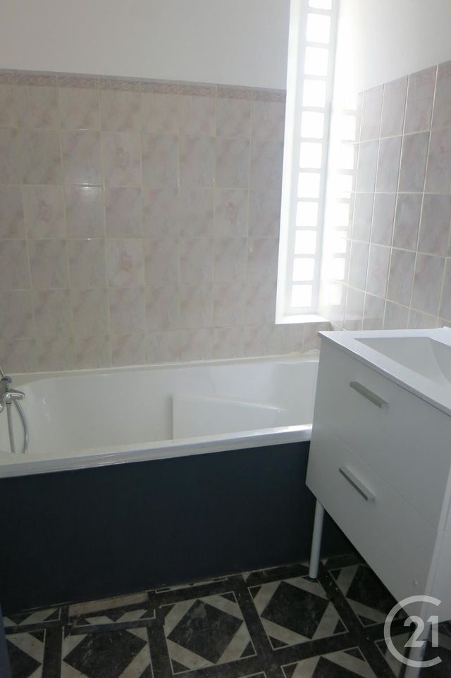 Afficher la photo en grand immeuble à vendre - 243.0 m2 - MONTLUCON - 03 - AUVERGNE - Century 21 Pasquet Immobilier